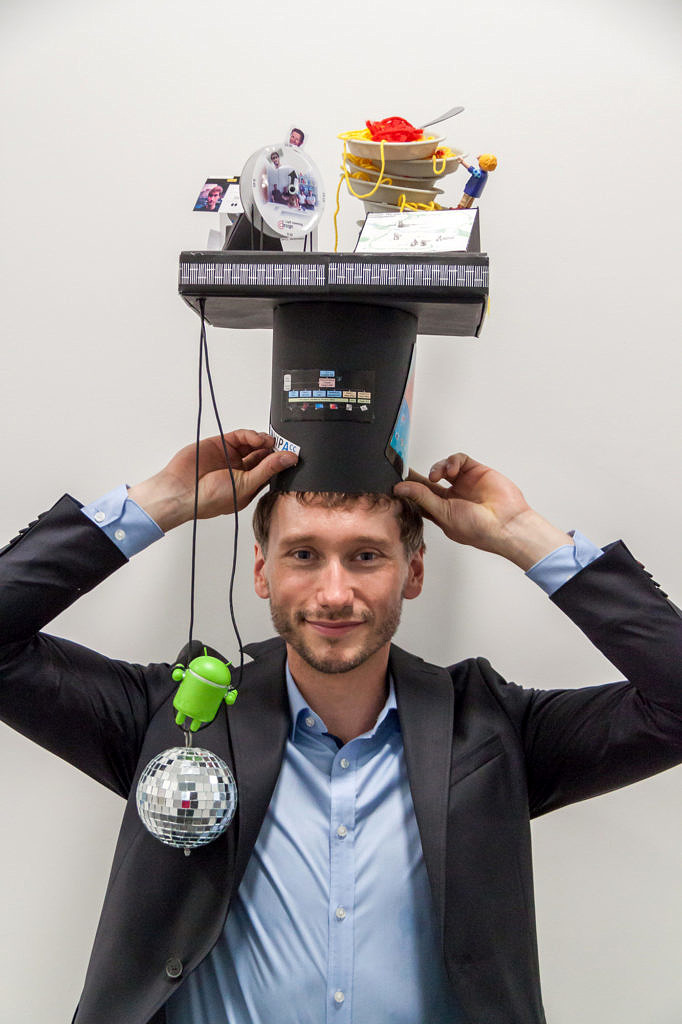 Oliver Reiche with his doctoral hat