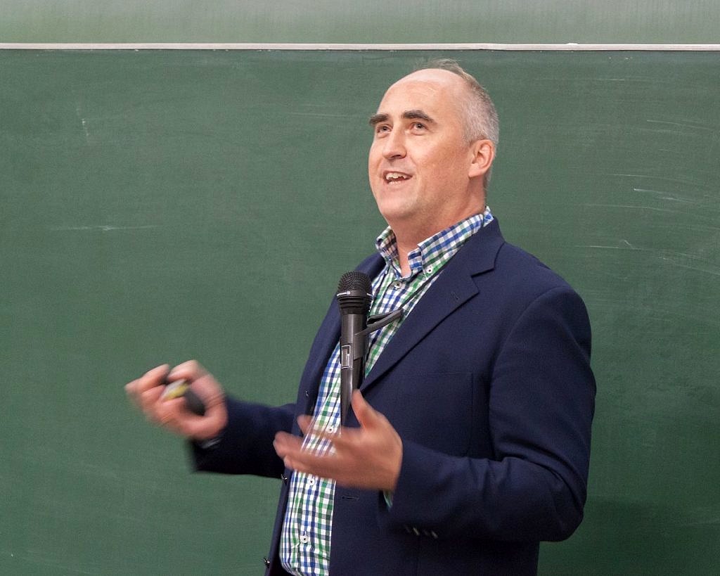 Picture of Frank Hannig talking in front of a board