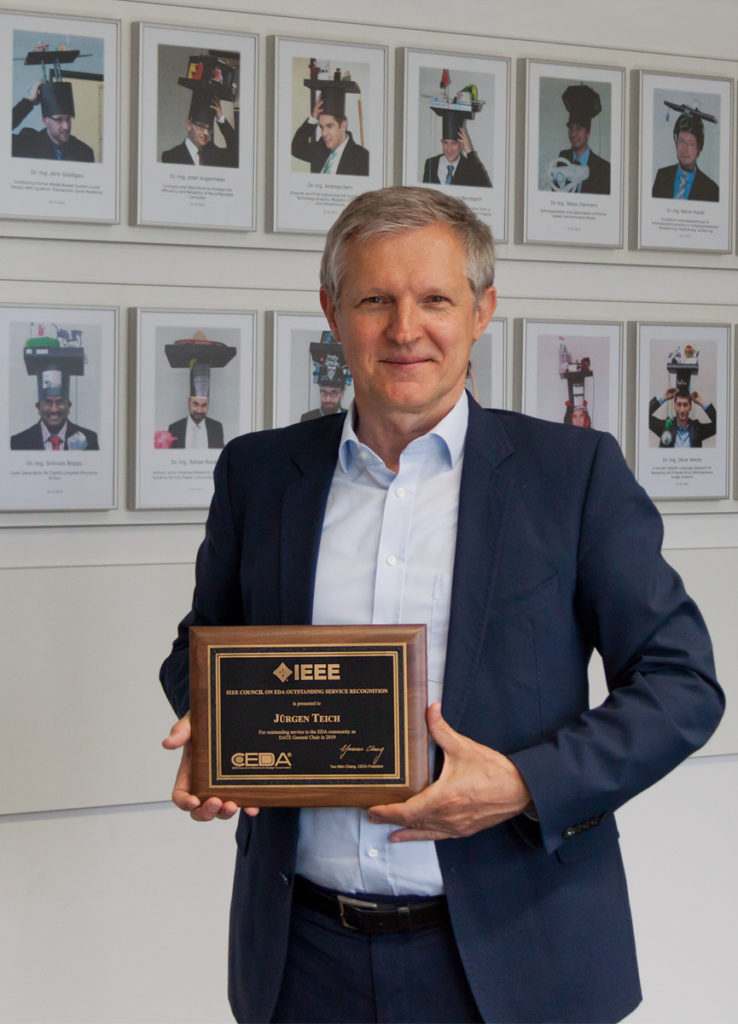 Prof Teich with award in his hands